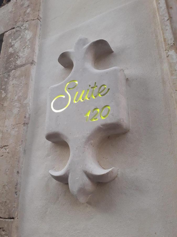 Suite 120 Noto Bagian luar foto