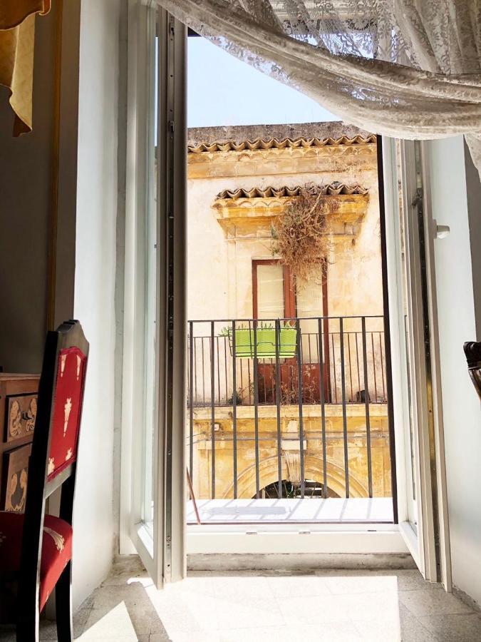 Suite 120 Noto Bagian luar foto